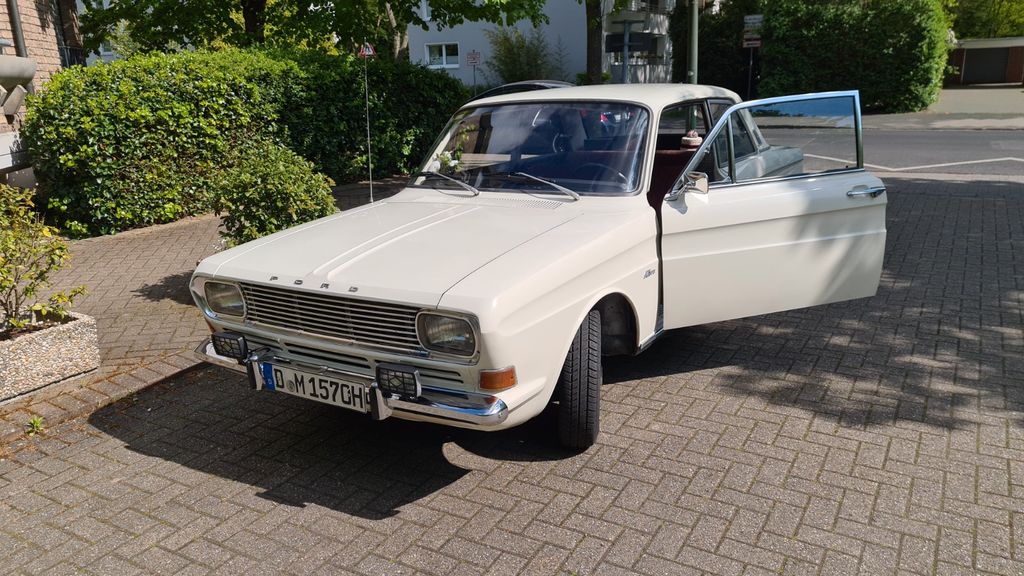Ford Taunus 85.656 km 7.200 &euro; Düsseldorf 40547