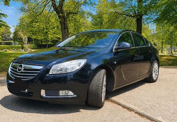 Opel Insignia 123.200 km 7.990 &euro; Mülheim a.d.R. 45472