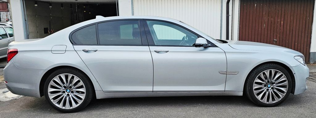 BMW 740 89.700 km 22.990 &euro; Oberhausen 46045