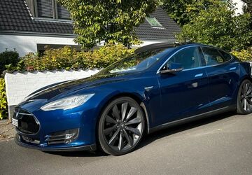Tesla Model S 228.000 km 13.500 &euro; Düsseldorf 40476