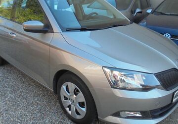 Skoda Fabia 85.500 km 8.990 &euro; Duisburg 47249