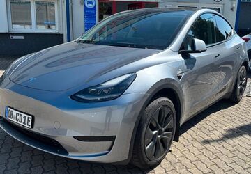Tesla Model Y 24.000 km 45.900 &euro; Oberhausen-Osterfeld 46117