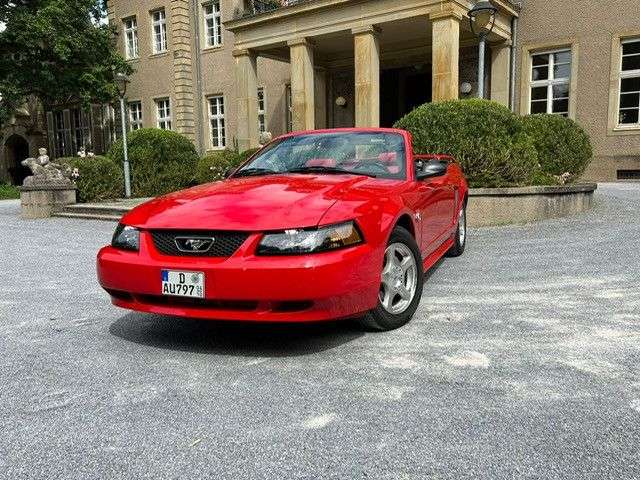 Ford Mustang 86.000 km 9.900 &euro; Düsseldorf 40599