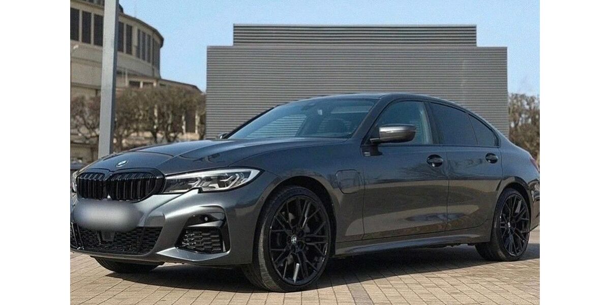 BMW 330 137.999 km 22.280 &euro; Düsseldorf 40479