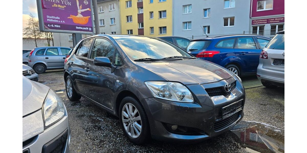Toyota Auris 124.000 km 6.500 &euro; Essen 45144