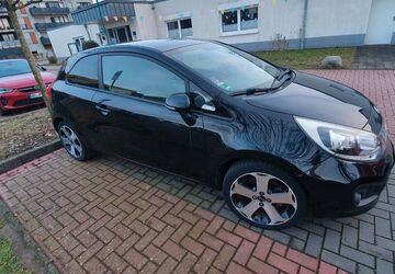 Kia Rio 95.000 km 5.500 &euro; Duisburg 47249