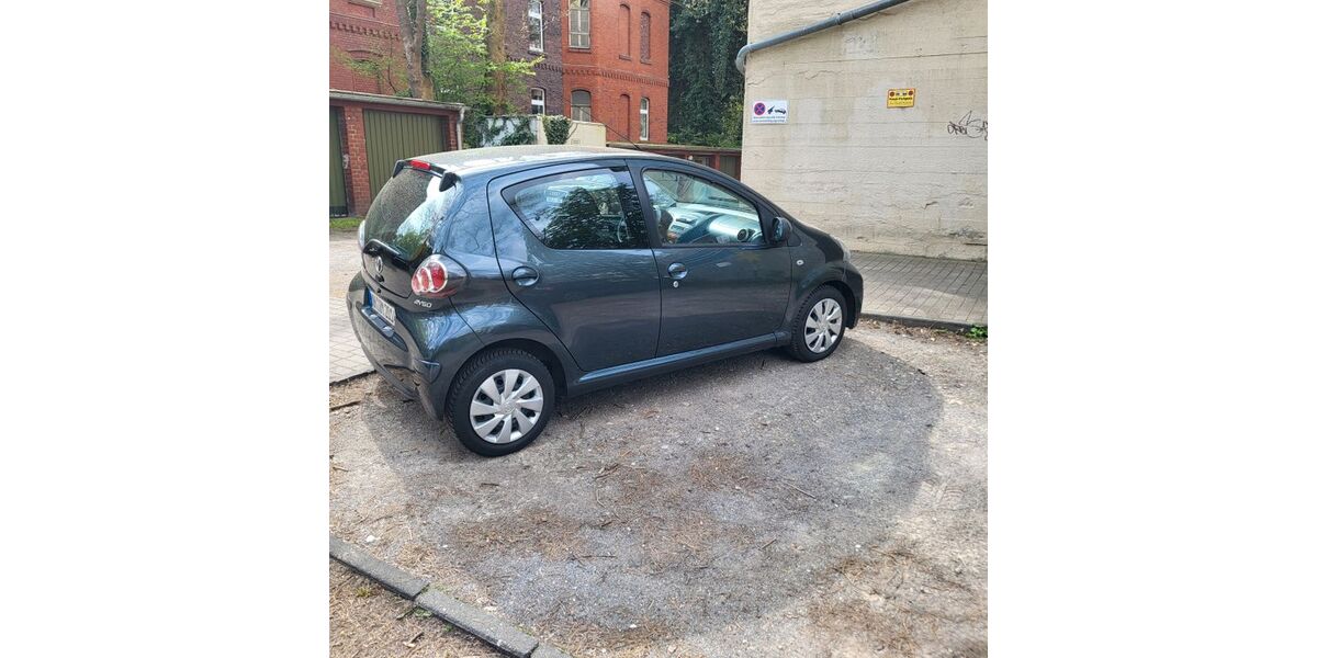 Toyota Aygo (X) 31.560 km 5.600 &euro; Oberhausen 46045