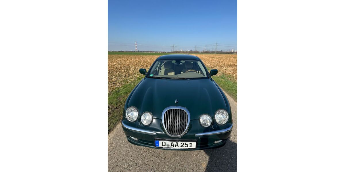 Jaguar S-Type 141.100 km 5.555 &euro; Düsseldorf 40489