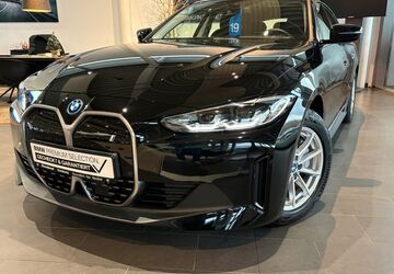 BMW i4 12.699 km 33.790 &euro; Duisburg 47119