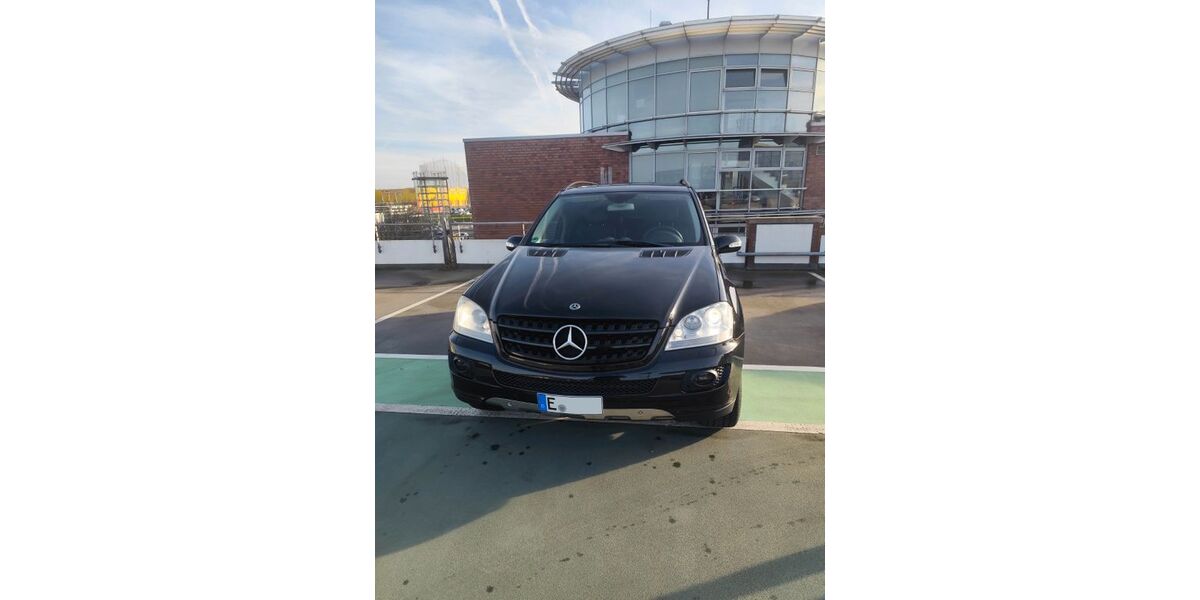 Mercedes-Benz ML 500 196.000 km 11.400 &euro; Essen 45355