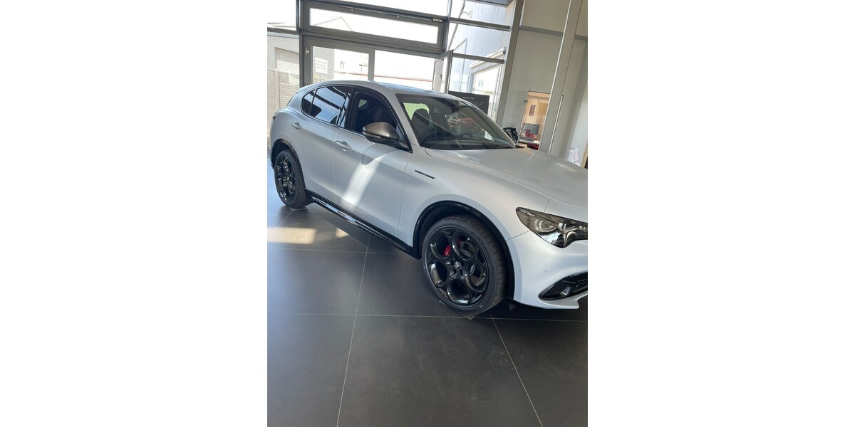 Alfa Romeo Stelvio 2.0 Turbo 16V AT8-Q4 Competizio 24.000 km 53.000 &euro; Kempen 47906